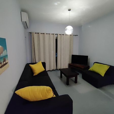 Ashiana Oceanside Apartment Flic-en-Flacq Esterno foto
