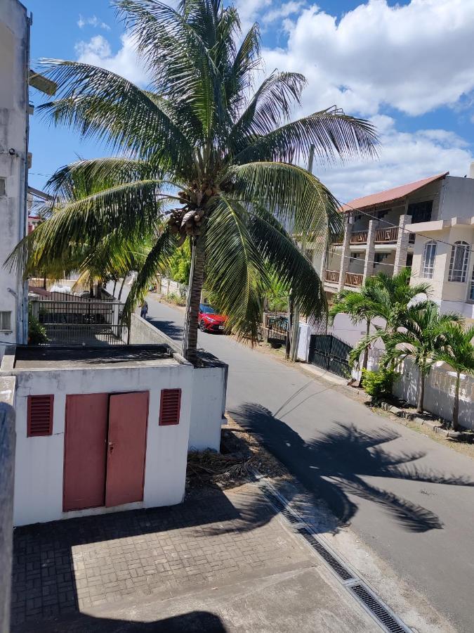 Ashiana Oceanside Apartment Flic-en-Flacq Esterno foto